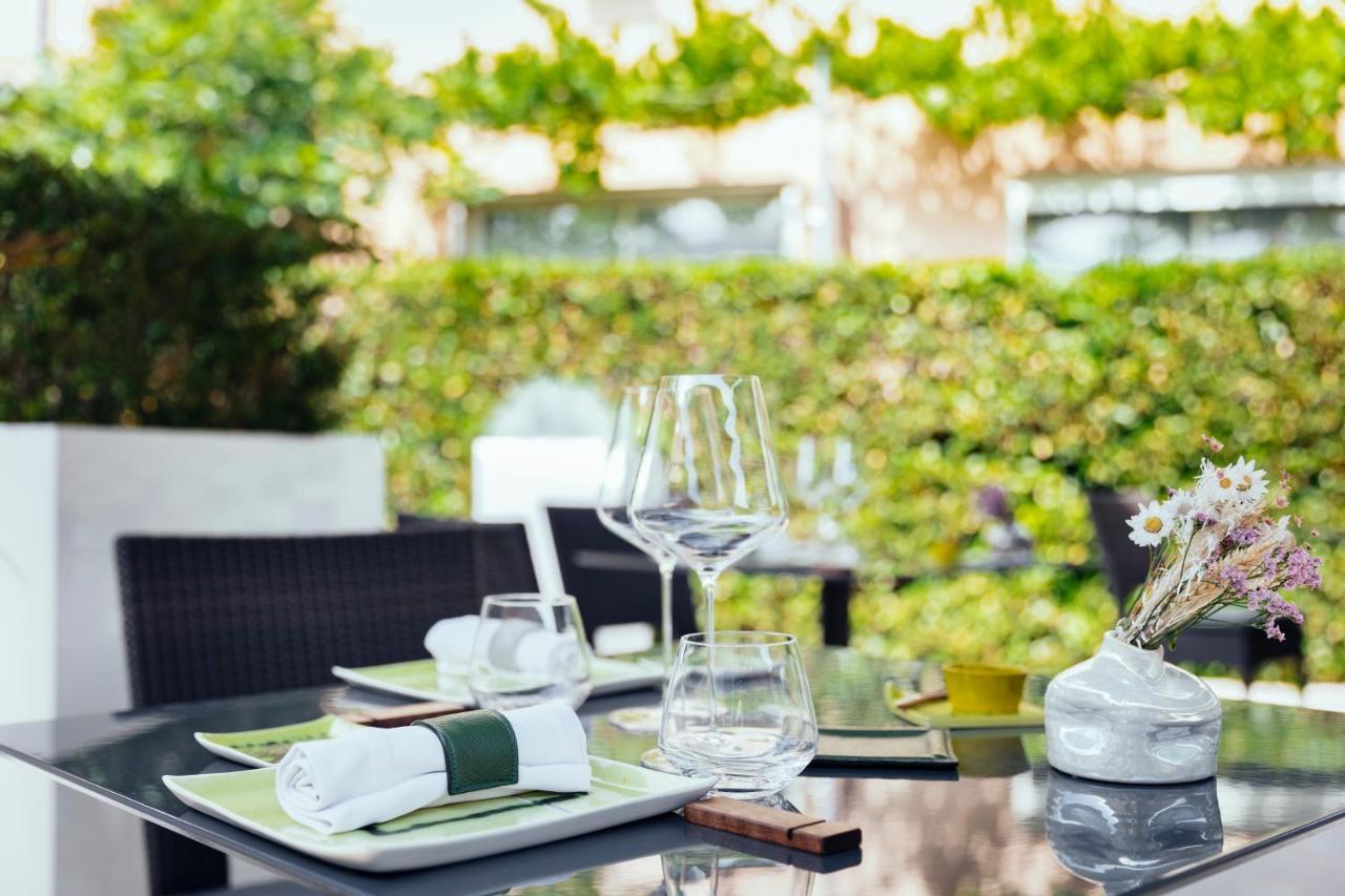 Le Carre D'Alethius Logis Hotel Restaurant Charmes-sur-Rhone Dış mekan fotoğraf